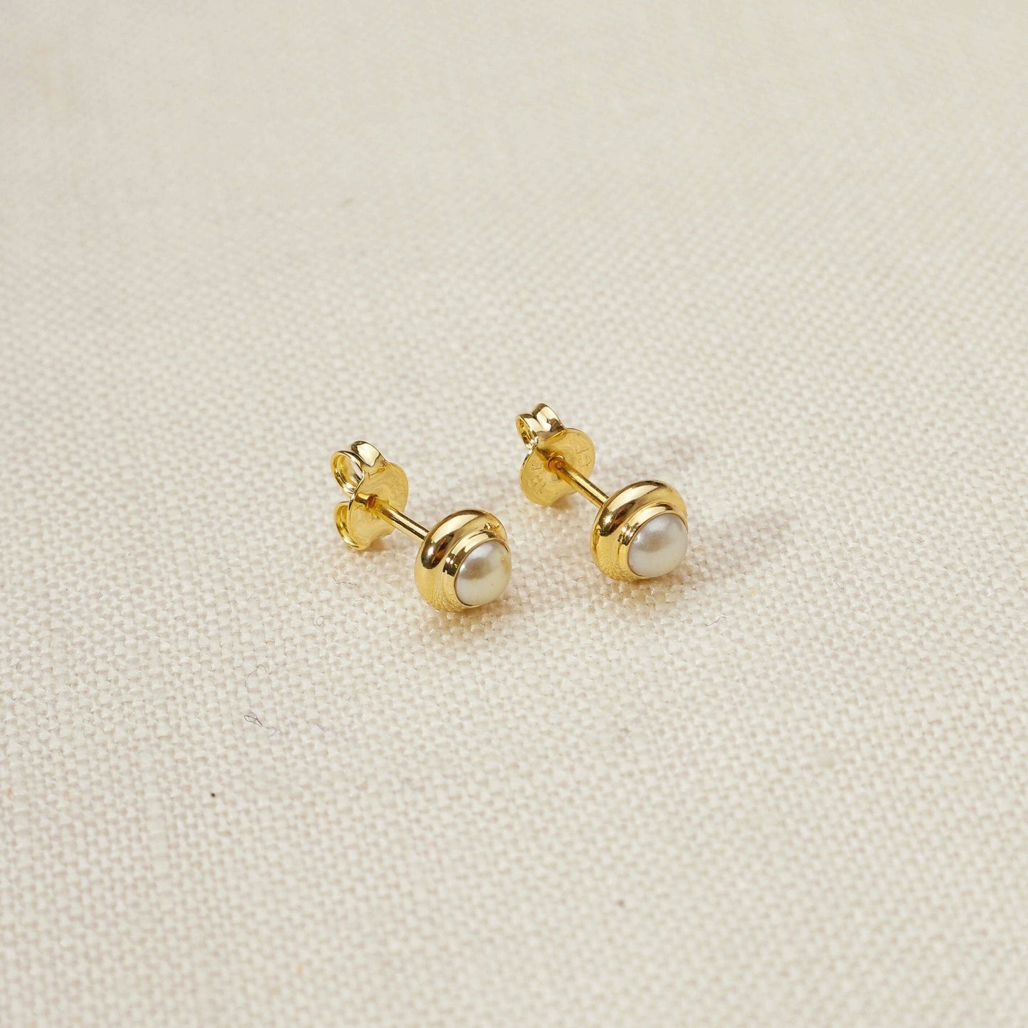 18k Gold Filled Pearl Stud